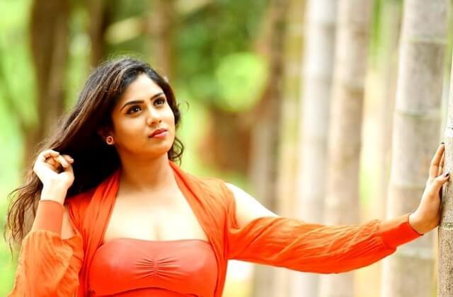 kannada-big-boss-7-contestant-chaitra-kotturu-attempts-suicide