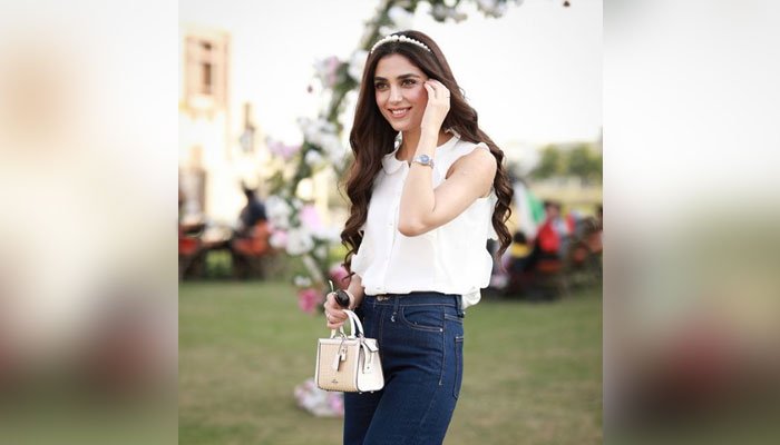 maya-ali-turns-heads-in-latest-snaps