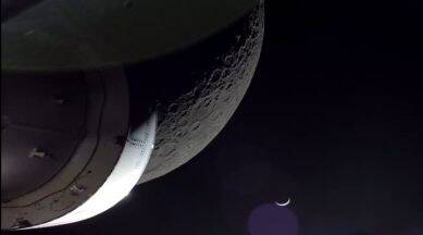 nasa-s-orion-capsule-makes-its-closest-approach-to-moon