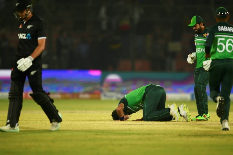 naseem-takes-five-as-pakistan-thump-new-zealand-in-first-odi