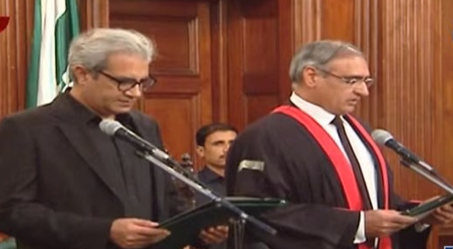 omar-sarfraz-cheema-takes-oath-as-punjab-governor