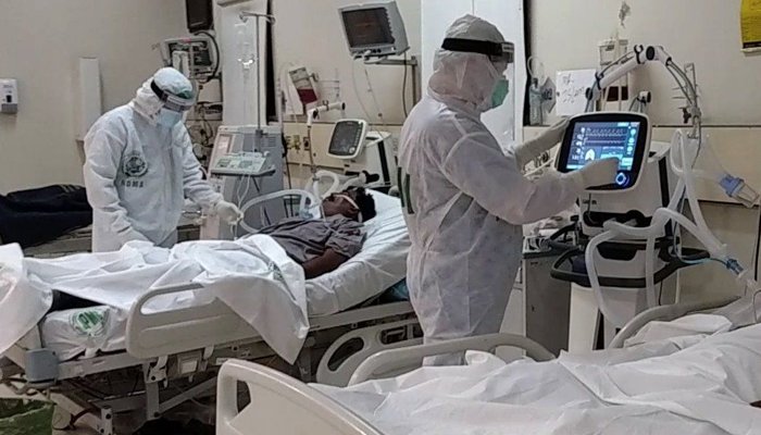 over-5-000-covid-19-patients-on-oxygen-in-pakistan-says-asad-umar