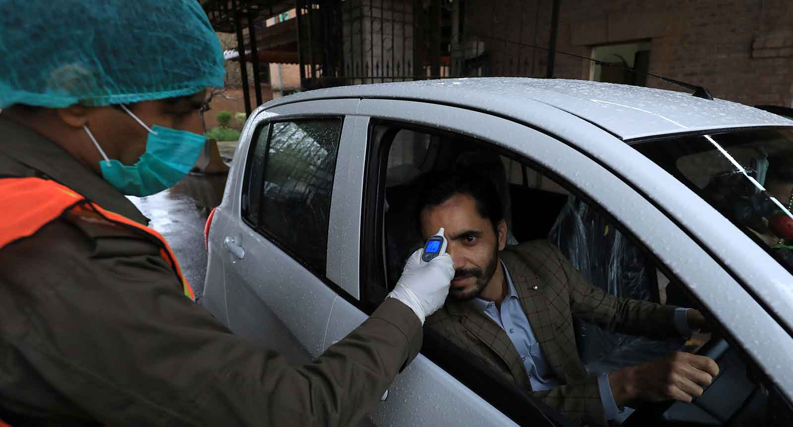 pakistan-records-52-covid-deaths-1272-new-cases-in-a-day