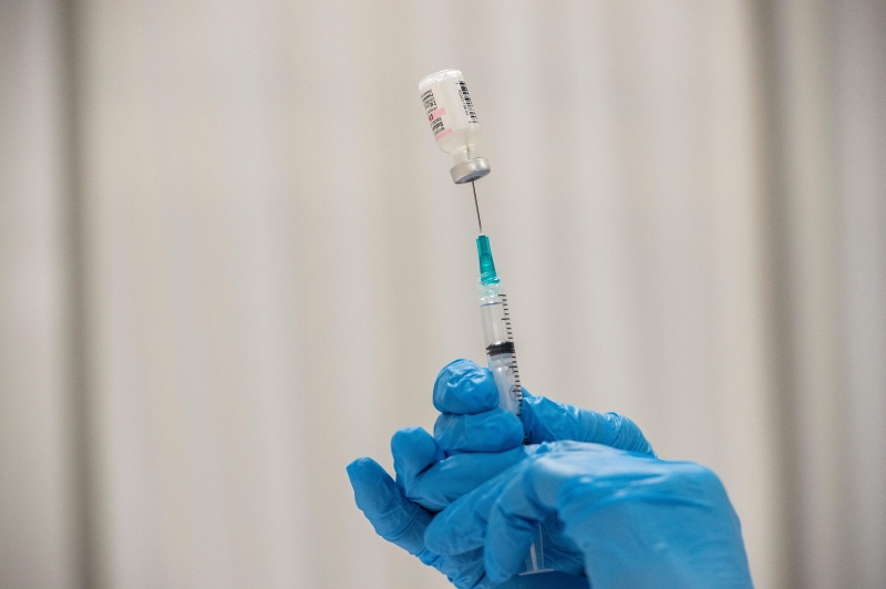 pfizer-astrazeneca-vaccine-one-dose-cuts-household-spread-50