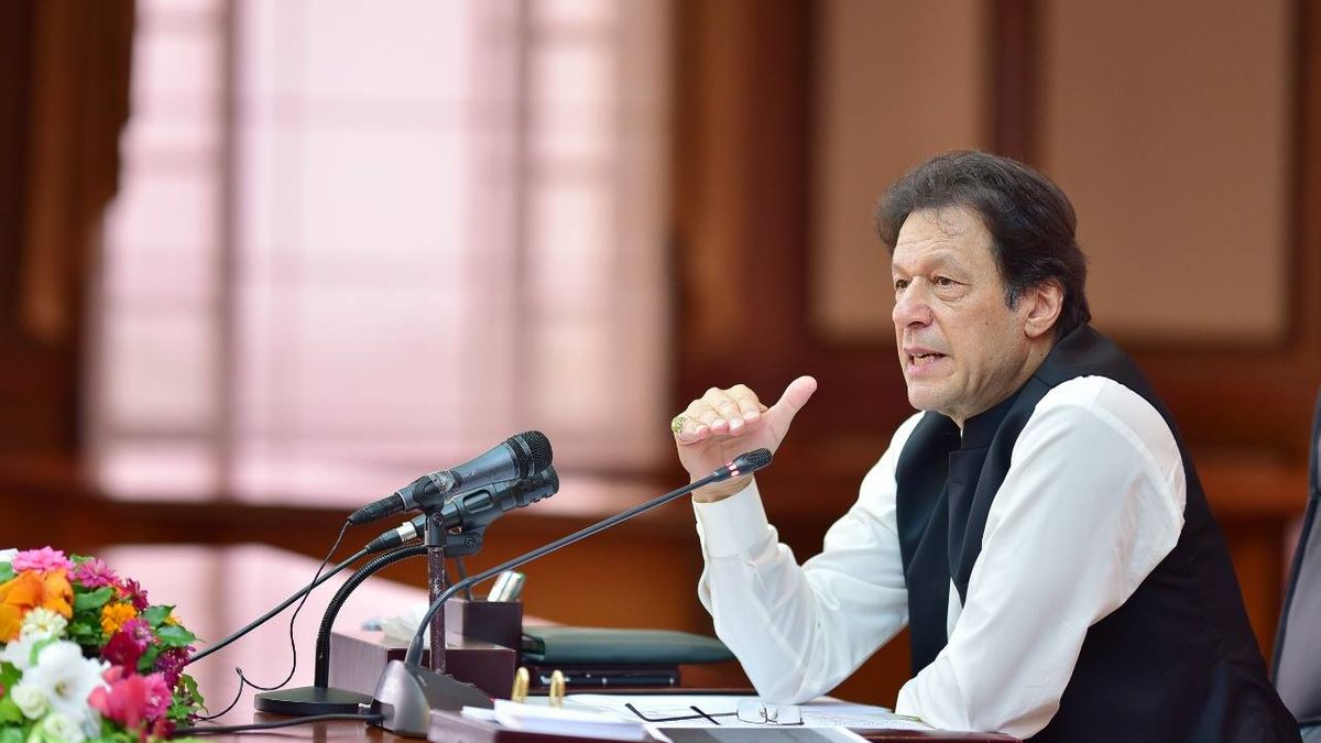 pm-khan-chairs-pti-s-political-committee-meeting-today