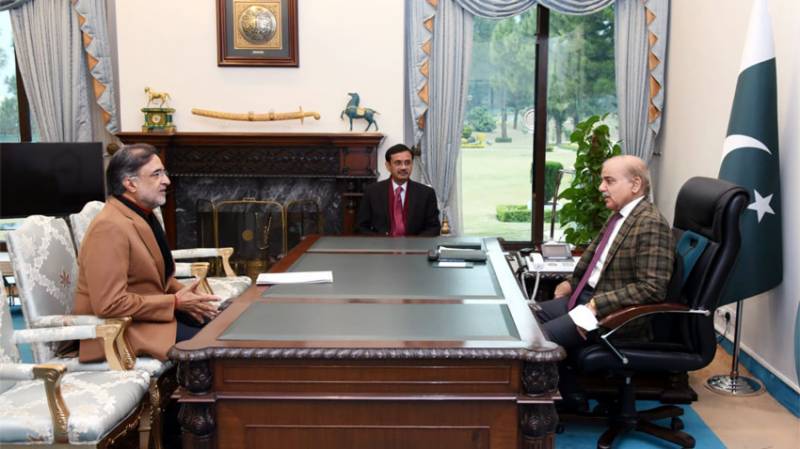 pm-shehbaz-sharif-qamar-zaman-kaira-discuss-overall-political-situation
