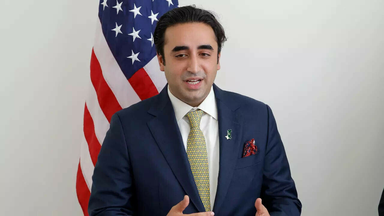 pm-shehbaz-to-appoint-new-army-chief-as-per-constitution-law-bilawal