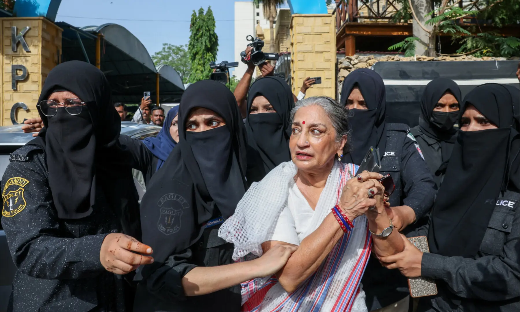 Police briefly detain Aurat March leaders outside Karachi Press Club