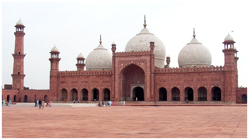 punjab-govt-takes-over-badshahi-mosque-from-impoverished-negligent-auqaf