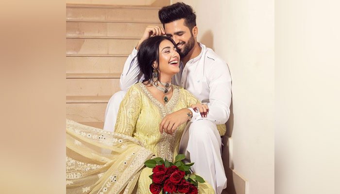 sarah-khan-falak-shabir-mark-eid-celebrations-with-pda-filled-snaps