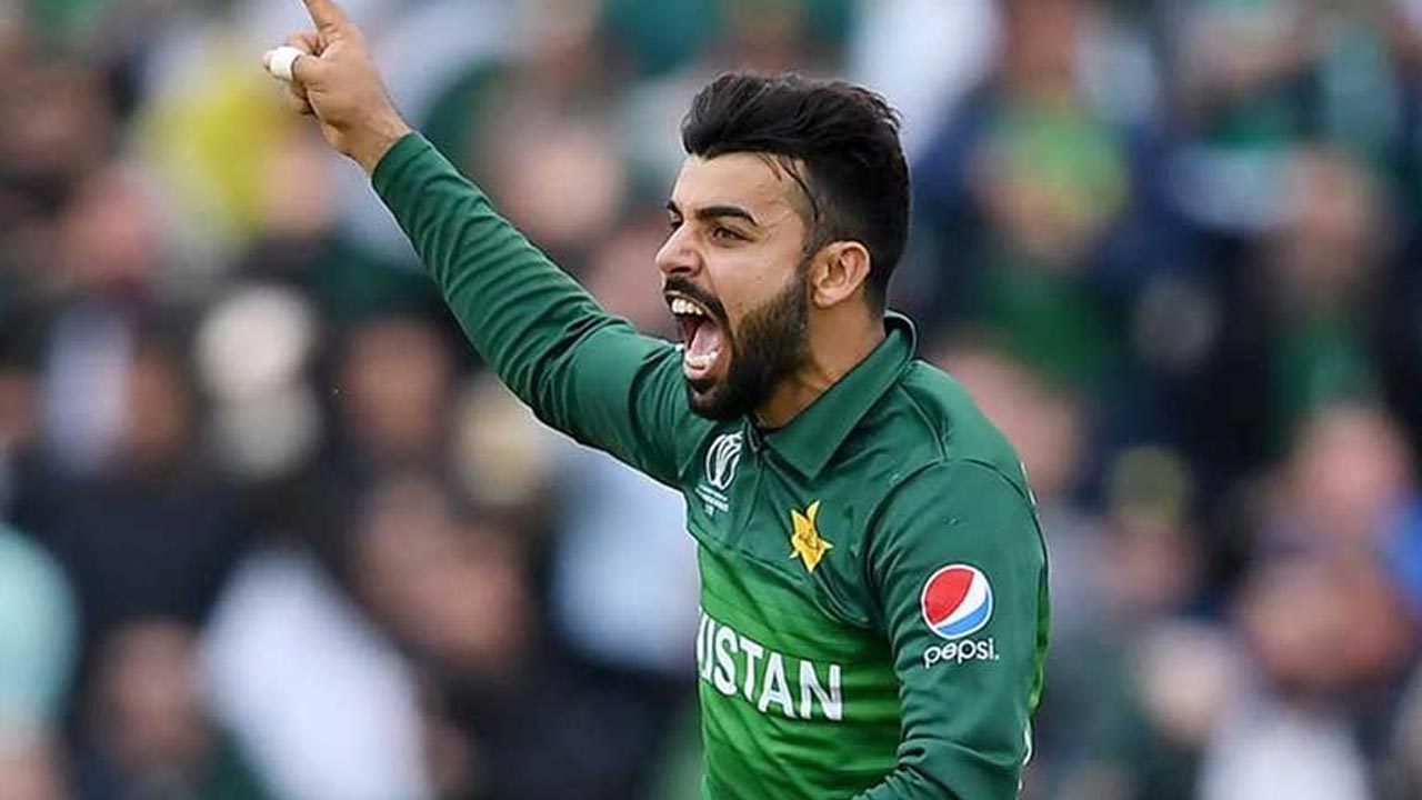 shadab-khan-signs-for-yorkshire
