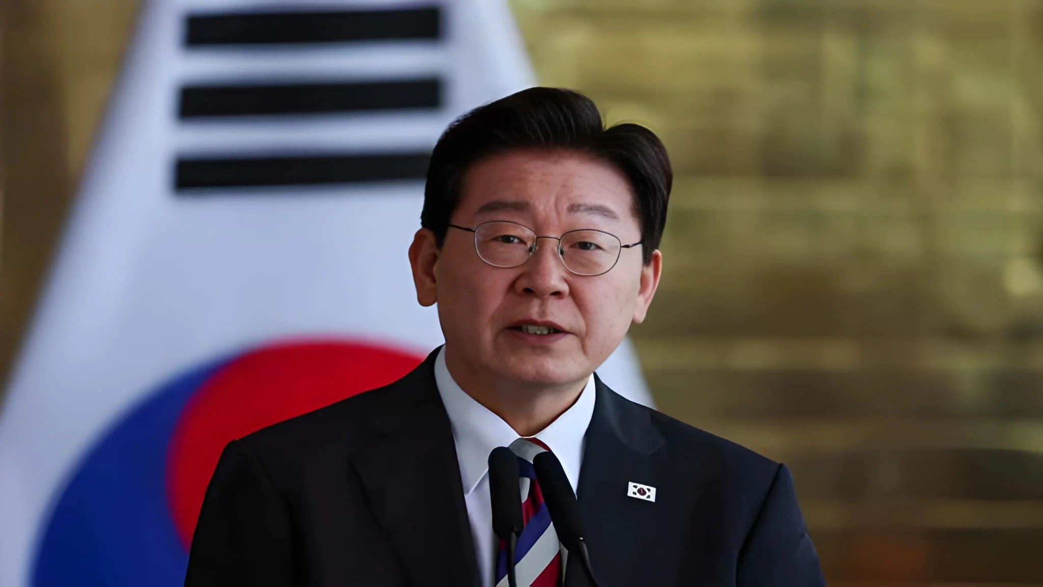 South Korea's Lee urges talks with North Korea to replace armistice