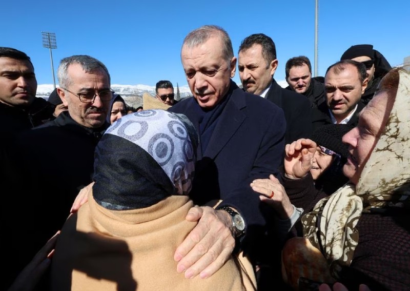 turkey-earthquake-relief-problems-as-death-toll-passes-12-000