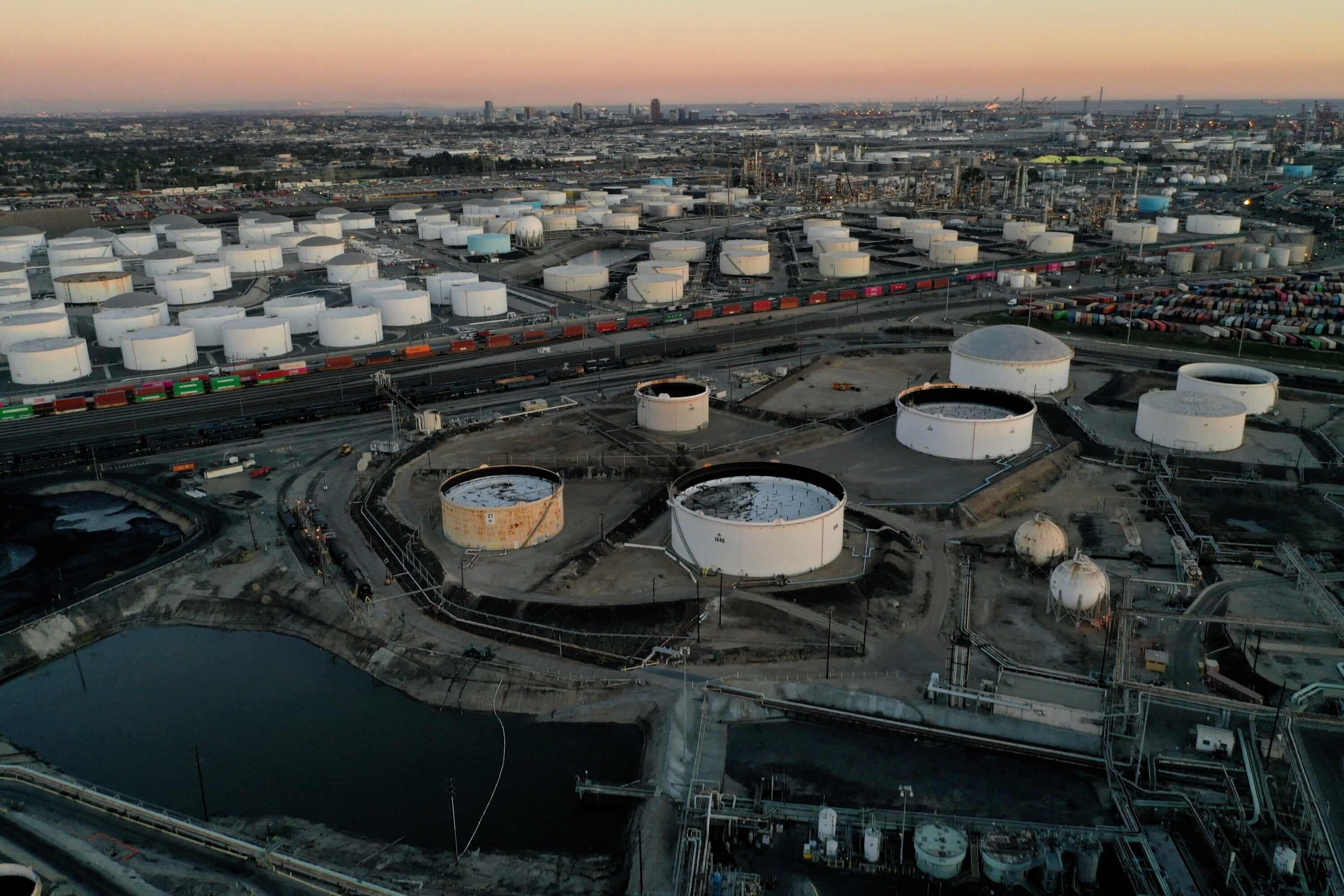 us-could-sell-oil-from-emergency-reserve-to-bring-down-prices