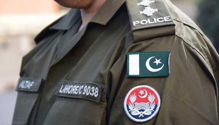 vehari-police-officers-share-sehri-iftar-with-protesters-who-assaulted-them
