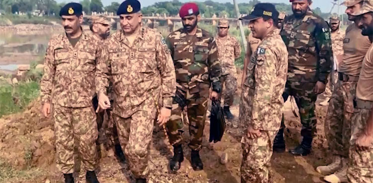 coas-qamar-bajwa-visits-earthquake-affected-areas-of-ajk