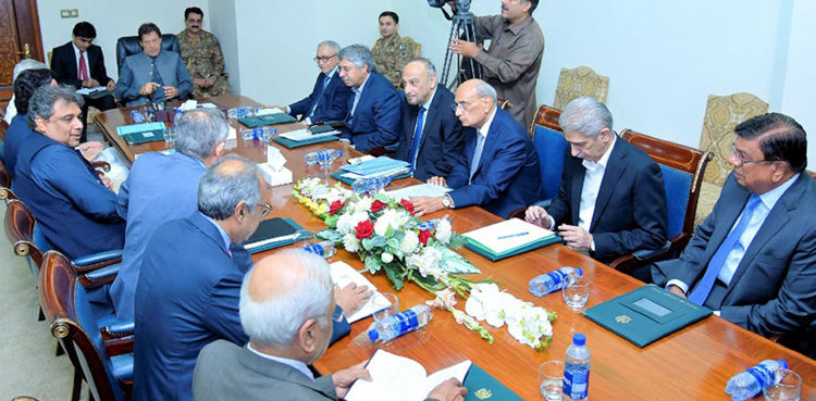 govt-striving-hard-to-provide-maximum-facilities-to-traders-pm-imran