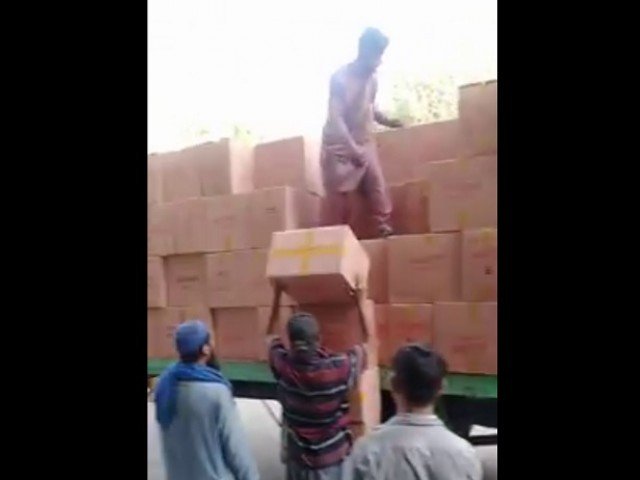 fbr-seizes-smuggled-cigarettes-worth-rs80m-from-karachi-warehouse