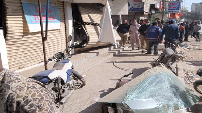 mysterious-explosion-rocks-bank-building-in-karachi