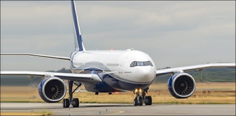 passenger-aircrafts-windscreen-cracks-on-landing-at-islamabad-airport