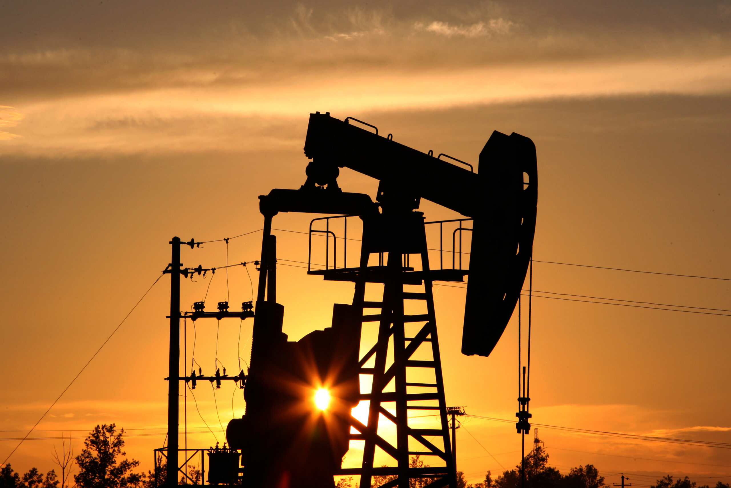 oil-prices-edge-lower-as-covid-19-lockdown-concerns-overshadow-demand-prospects