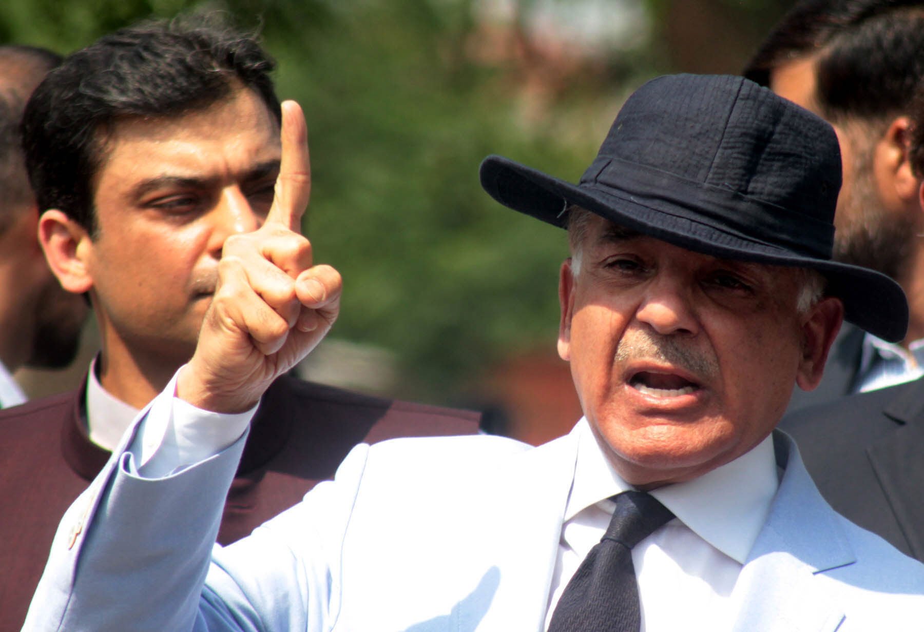 money-laundering-case-shehbaz-presents-transparency-international-report-in-nab-court%db%94