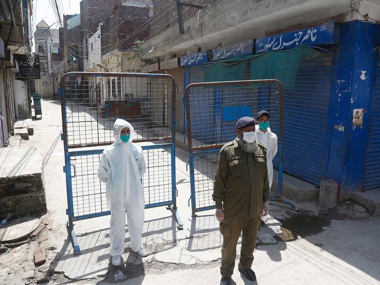 six-lahore-neighborhoods-placed-under-smart-lockdown