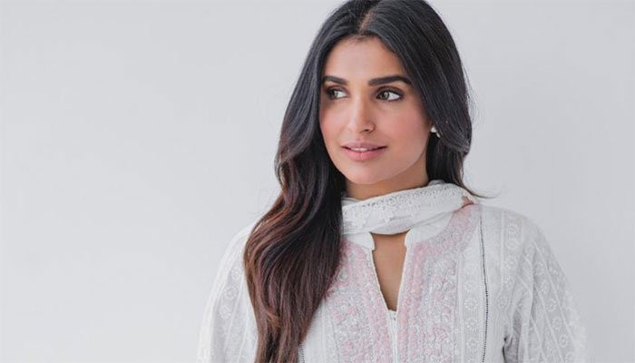 amna-ilyas-shuts-down-social-media-trolls-over-body-shaming-her