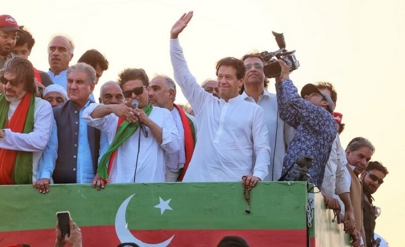 azadi-march-imran-gives-6-day-deadline-to-govt-for-announcing-polls-warns-he-ll-return-to-capital-otherwise