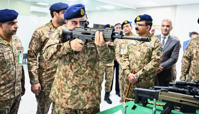 cdf-munir-reviews-pof-wahs-defence-production-indigenisation-efforts