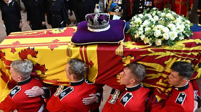 celebs-sophie-winkleman-bear-grylls-attend-queen-s-funeral-at-westminster-abbey