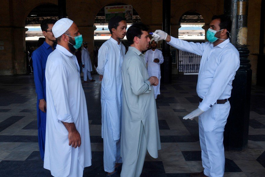 covid-19-cases-deaths-continue-to-decline-in-pakistan