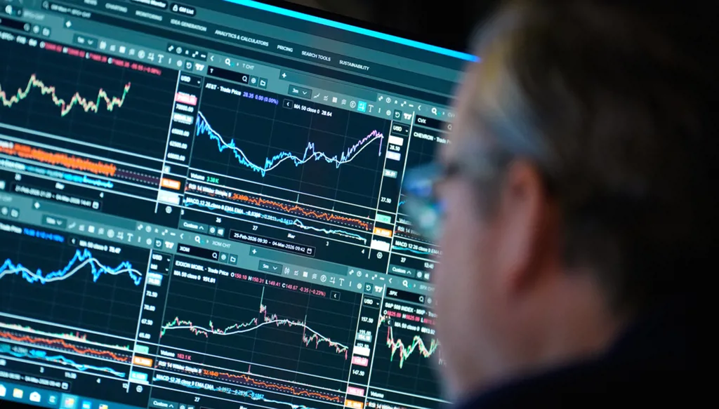 global-shares-fall-as-oil-climbs-above-110-during-iran-conflict