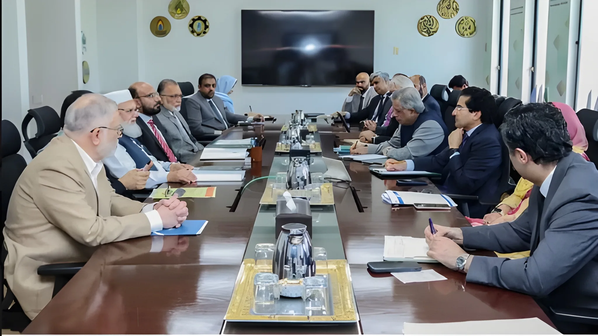 govt-issues-statement-after-briefing-ji-delegation-on-petrol-levy