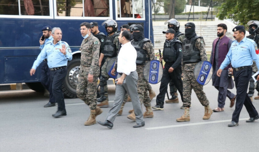 ig-islamabad-suspends-dsp-over-negligence-during-pti-protest