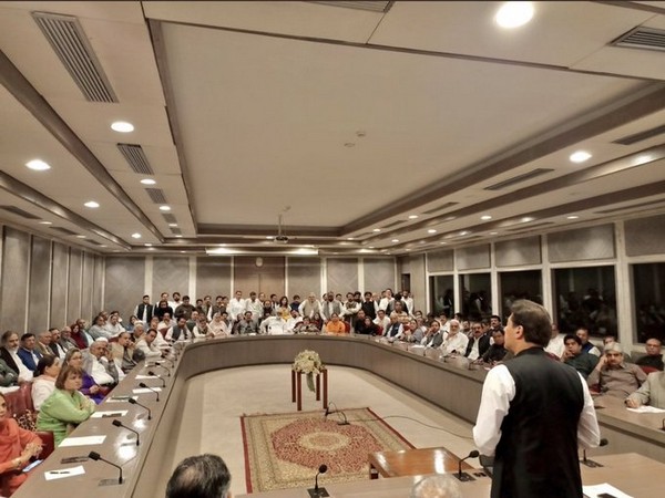 imran-khan-vows-to-continue-struggle-against-imported-govt