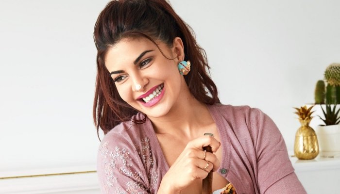 jacqueline-fernandez-has-a-crazy-hair-curling-jugaad