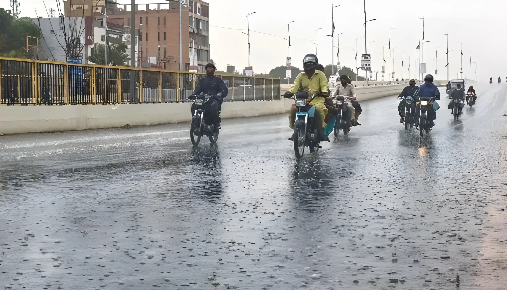 karachi-likely-to-receive-light-rain-today-amid-hot-humid-weather