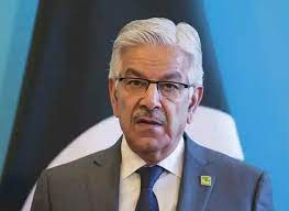 khawaja-asif-says-no-favourites-for-next-coas