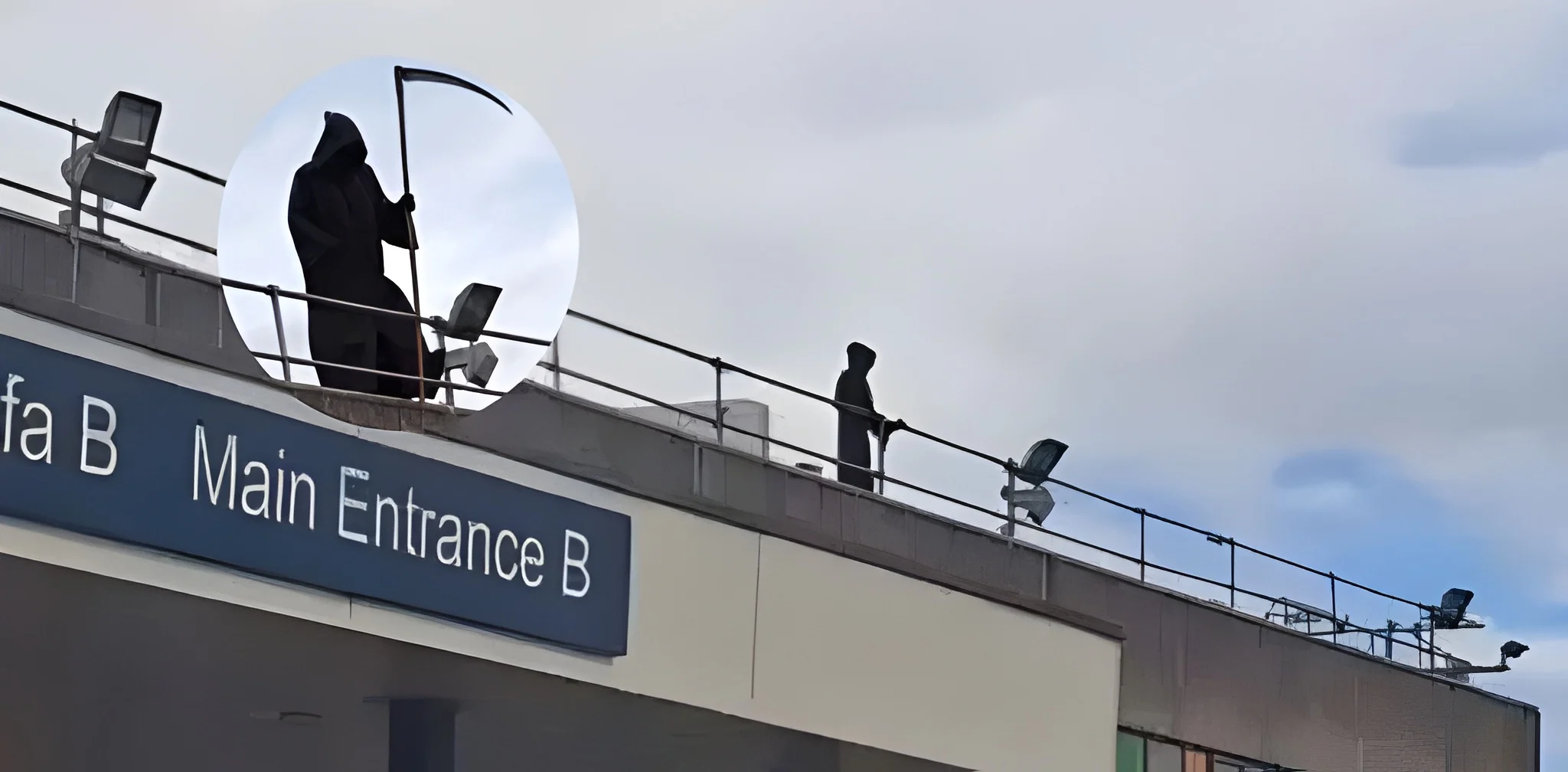 man-dressed-as-grim-reaper-causes-panic-after-climbing-hospital-roof