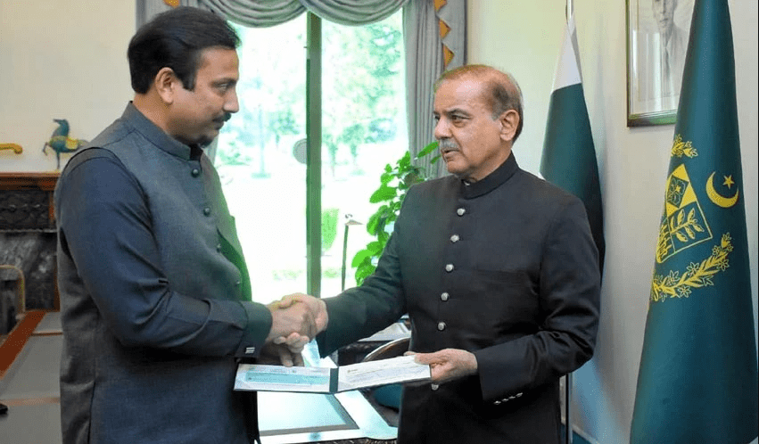 maritime-affairs-minister-faisal-sabzwari-donates-rs70-million-to-pm-s-flood-relief-fund