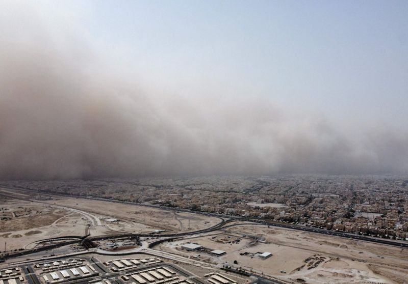 massive-dust-storm-sweeps-kuwait