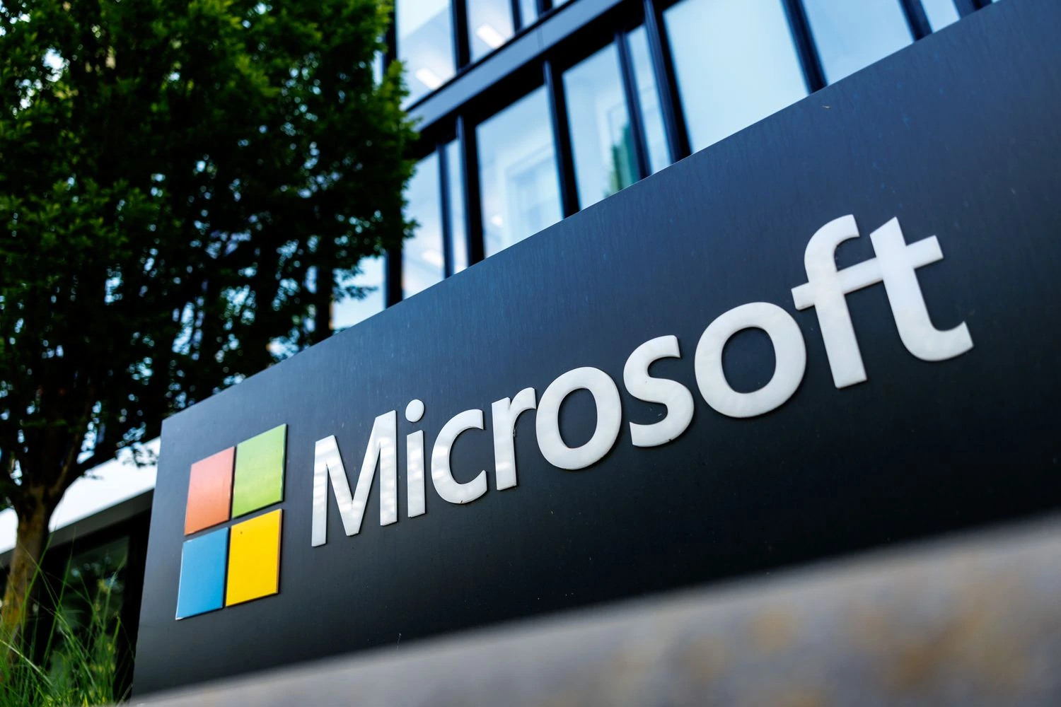 microsoft-stock-slides-amid-wall-street-concerns-over-ai-investments