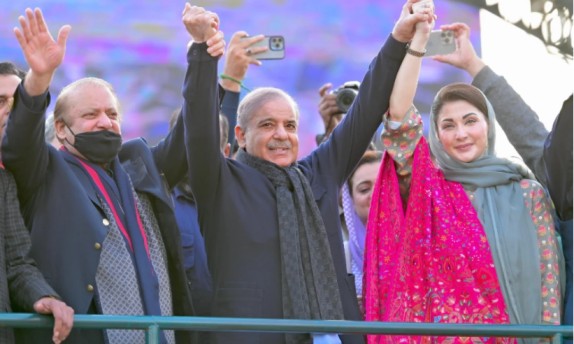 nawaz-promises-orange-line-train-employment-opportunities-for-faisalabad