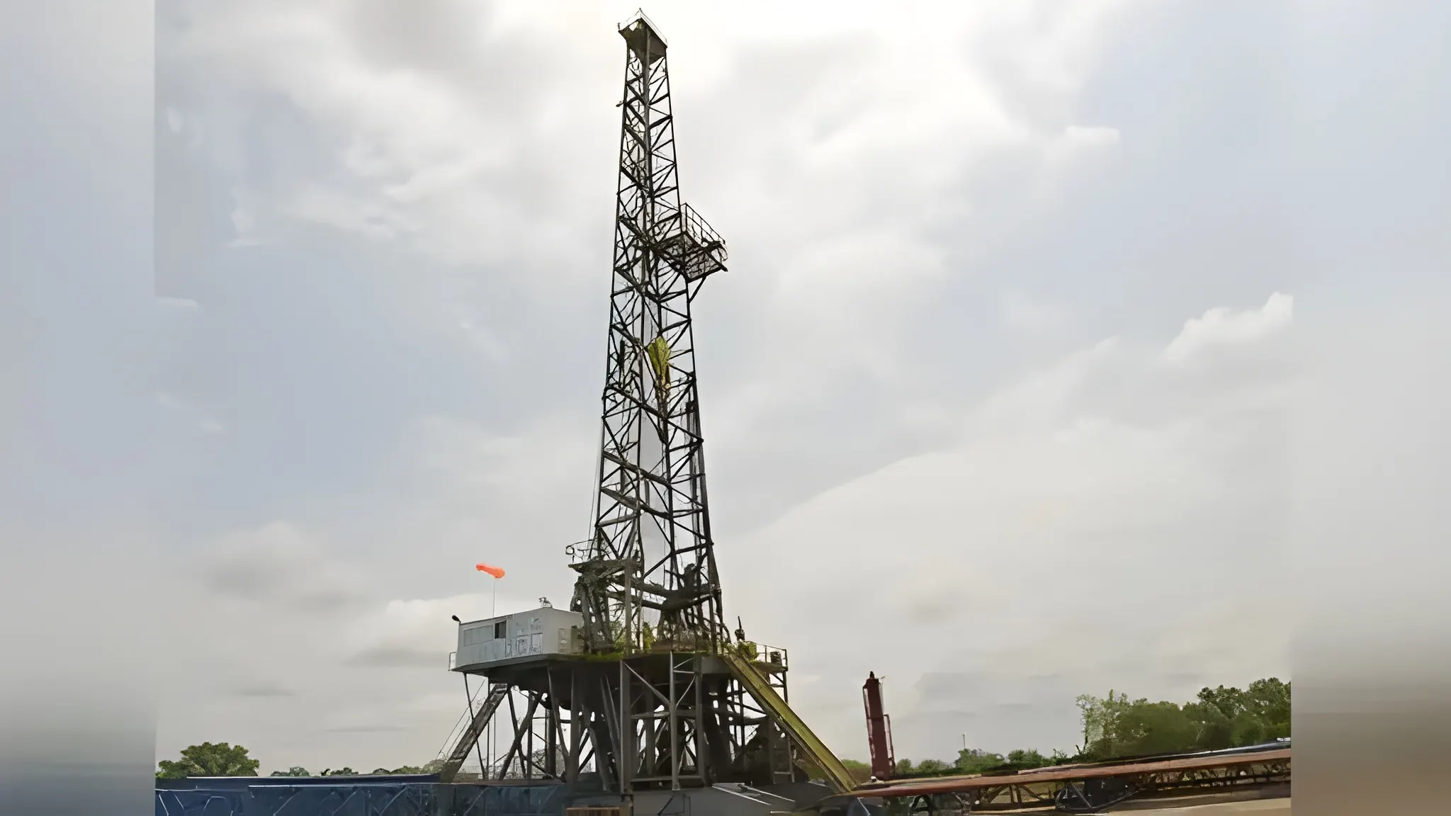ogdcl-discovers-1000-barrels-of-oil-per-day-at-bobi-field