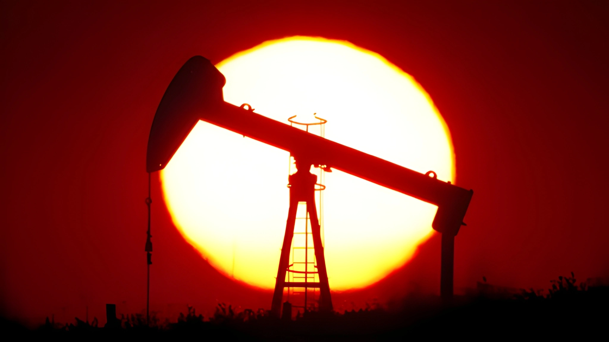 oil-prices-jump-more-than-2-after-new-strikes-on-saudi-arabia-hormuz