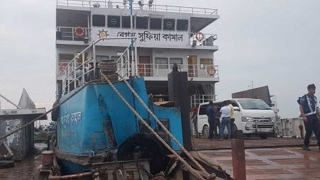 one-killed-15-injured-as-two-ferries-collide-in-padma-river