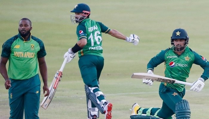 pak-vs-sa-pakistan-south-africa-lock-horns-in-2nd-odi-at-johannesburg-today