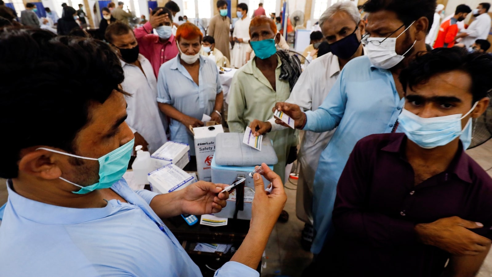 pakistan-reports-sharp-increase-in-covid-cases-deaths-amid-concerns-of-fourth-wave