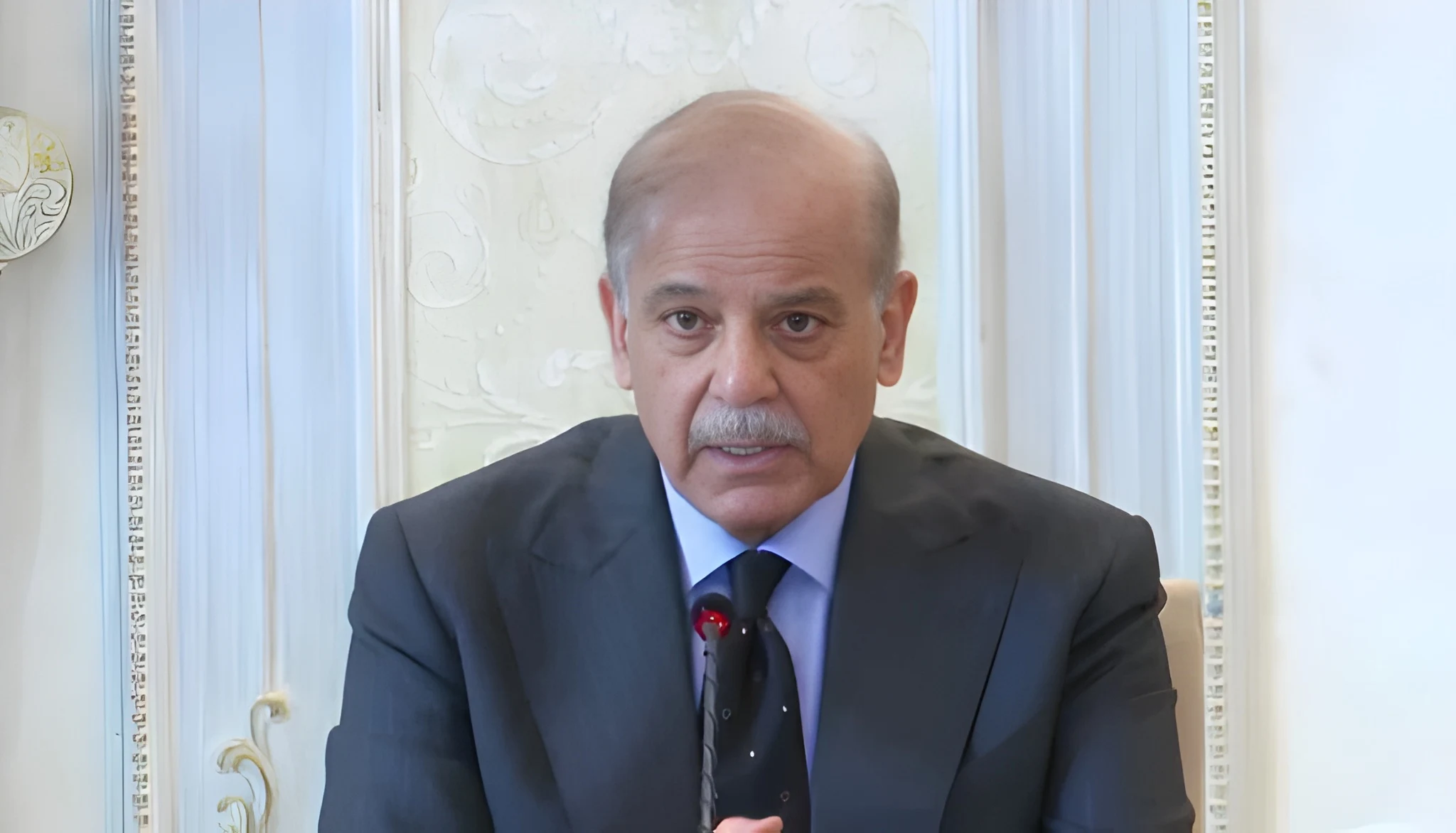 pm-shehbaz-expresses-displeasure-over-officials-buggy-ride-on-independence-day